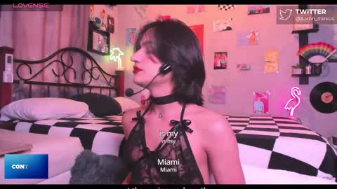 Snapshot of aaron_darkus chatting on 11/20/25, 06:29 Aaron online show from 11/20/25, 06:29