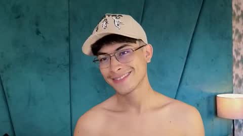 Aaron Ezequiel online show from 09/29/25, 08:46