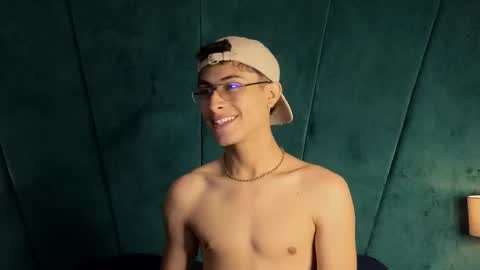 Aaron Ezequiel online show from 10/11/25, 09:24