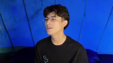 Aaron Ezequiel online show from 10/25/25, 09:20