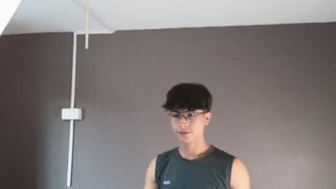 Aaron Ezequiel online show from 04/18/26, 09:48