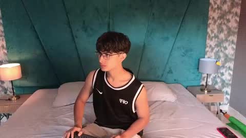 Aaron Ezequiel online show from 04/19/26, 02:16