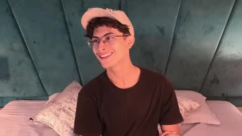 Aaron Ezequiel online show from 04/21/26, 06:55