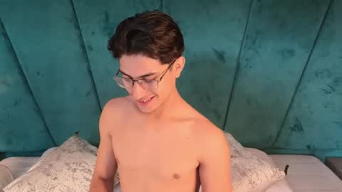 Aaron Ezequiel online show from 04/22/26, 05:03