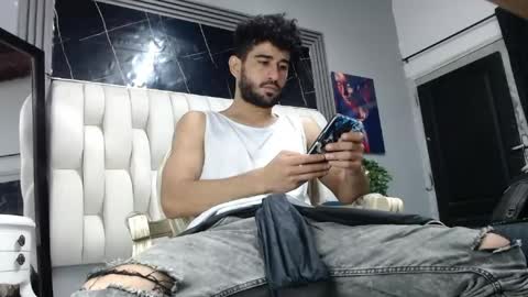 aaron_jones_1 online show from 04/19/26, 08:11