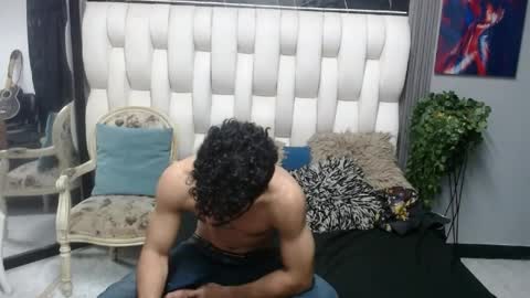 aaron_jones_1 online show from 05/25/26, 03:45