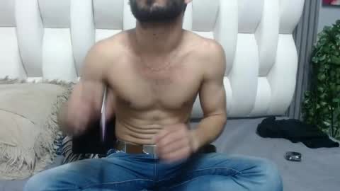 aaron_jones_1 online show from 06/05/26, 03:02