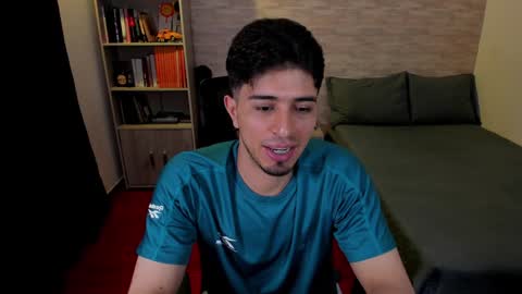 Snapshot of aaron_paul_ chatting on 12/06/24, 11:47 Aaron online show from 12/06/24, 11:47