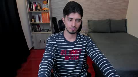 Snapshot of aaron_paul_ chatting on 12/15/24, 10:26 Aaron online show from 12/15/24, 10:26