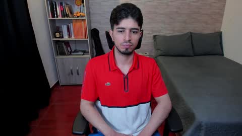 Snapshot of aaron_paul_ chatting on 12/16/24, 07:00 Aaron online show from 12/16/24, 07:00