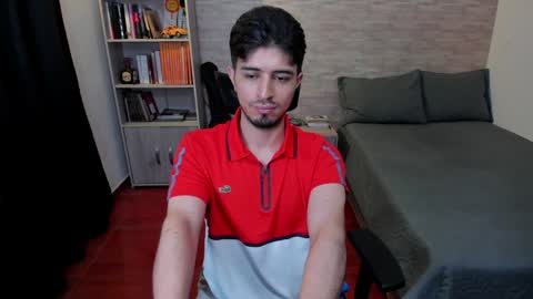 Snapshot of aaron_paul_ chatting on 12/16/24, 10:03 Aaron online show from 12/16/24, 10:03