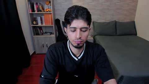 Snapshot of aaron_paul_ chatting on 12/23/24, 08:14 Aaron online show from 12/23/24, 08:14