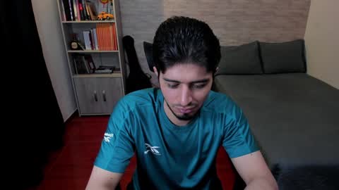 Snapshot of aaron_paul_ chatting on 01/18/25, 10:06 Aaron online show from 01/18/25, 10:06