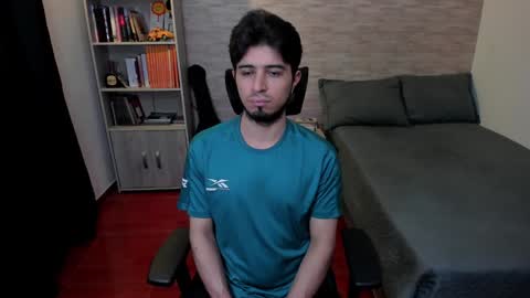 Snapshot of aaron_paul_ chatting on 01/23/25, 10:33 Aaron online show from 01/23/25, 10:33