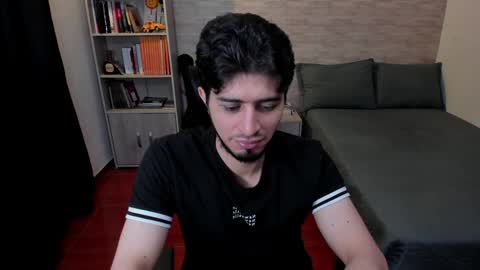 Snapshot of aaron_paul_ chatting on 01/28/25, 06:39 Aaron online show from 01/28/25, 06:39