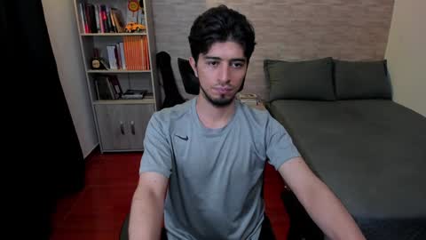 Snapshot of aaron_paul_ chatting on 02/02/25, 10:49 Aaron online show from 02/02/25, 10:49