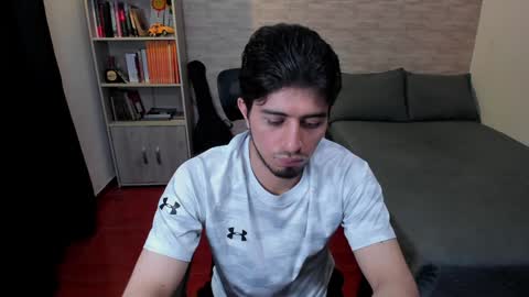 Snapshot of aaron_paul_ chatting on 02/03/25, 06:07 Aaron online show from 02/03/25, 06:07