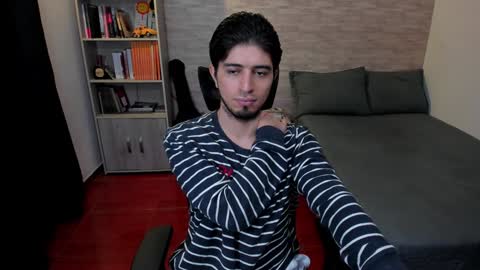 Snapshot of aaron_paul_ chatting on 02/07/25, 07:17 Aaron online show from 02/07/25, 07:17