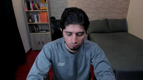 Snapshot of aaron_paul_ chatting on 02/11/25, 08:52 Aaron online show from 02/11/25, 08:52