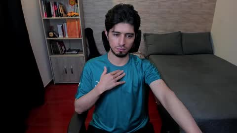 Snapshot of aaron_paul_ chatting on 02/12/25, 10:15 Aaron online show from 02/12/25, 10:15