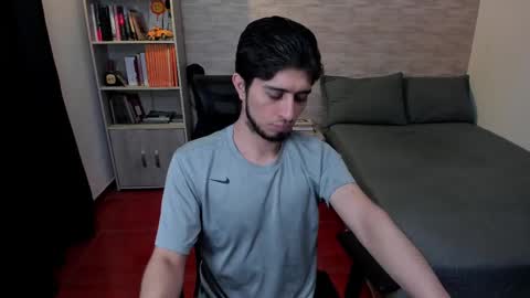 Snapshot of aaron_paul_ chatting on 02/14/25, 08:37 Aaron online show from 02/14/25, 08:37