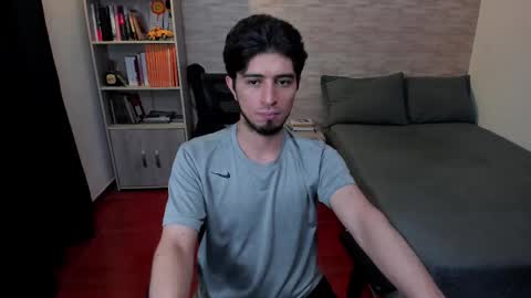 Snapshot of aaron_paul_ chatting on 02/14/25, 11:42 Aaron online show from 02/14/25, 11:42