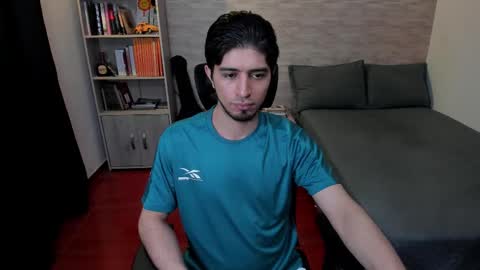 Snapshot of aaron_paul_ chatting on 02/18/25, 08:03 Aaron online show from 02/18/25, 08:03