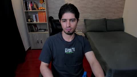 Snapshot of aaron_paul_ chatting on 02/22/25, 10:42 Aaron online show from 02/22/25, 10:42