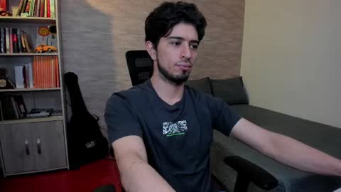 Snapshot of aaron_paul_ chatting on 02/23/25, 03:24 Aaron online show from 02/23/25, 03:24