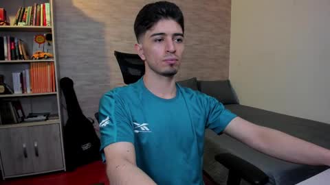 Snapshot of aaron_paul_ chatting on 02/26/25, 08:11 Aaron online show from 02/26/25, 08:11