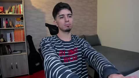 Snapshot of aaron_paul_ chatting on 02/28/25, 08:28 Aaron online show from 02/28/25, 08:28