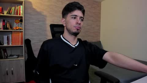 Snapshot of aaron_paul_ chatting on 03/06/25, 06:59 Aaron online show from 03/06/25, 06:59