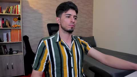 Snapshot of aaron_paul_ chatting on 03/09/25, 07:26 Aaron online show from 03/09/25, 07:26