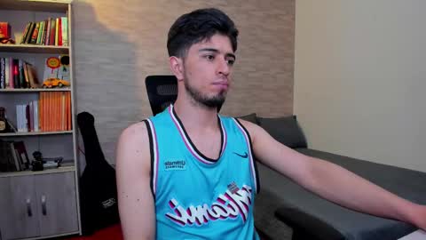 Snapshot of aaron_paul_ chatting on 03/11/25, 10:09 Aaron online show from 03/11/25, 10:09