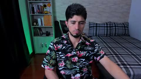 Snapshot of aaron_paul_ chatting on 09/16/25, 07:04 Aaron online show from 09/16/25, 07:04