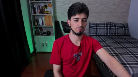 Snapshot of aaron_paul_ chatting on 09/17/25, 07:48 Aaron online show from 09/17/25, 07:48