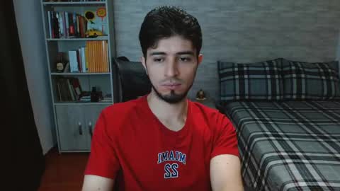 Snapshot of aaron_paul_ chatting on 09/26/25, 05:17 Aaron online show from 09/26/25, 05:17