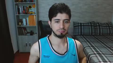 Snapshot of aaron_paul_ chatting on 09/30/25, 07:19 Aaron online show from 09/30/25, 07:19