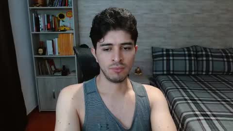 Snapshot of aaron_paul_ chatting on 11/05/25, 07:47 Aaron online show from 11/05/25, 07:47