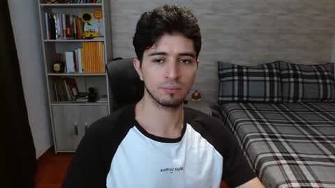 Snapshot of aaron_paul_ chatting on 11/11/25, 05:13 Aaron online show from 11/11/25, 05:13