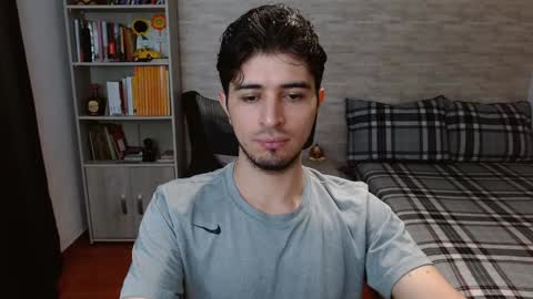 Snapshot of aaron_paul_ chatting on 11/12/25, 05:35 Aaron online show from 11/12/25, 05:35