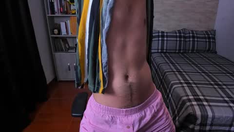 Snapshot of aaron_paul_ chatting on 11/13/25, 06:18 Aaron online show from 11/13/25, 06:18