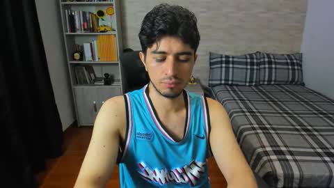 Snapshot of aaron_paul_ chatting on 11/14/25, 05:55 Aaron online show from 11/14/25, 05:55