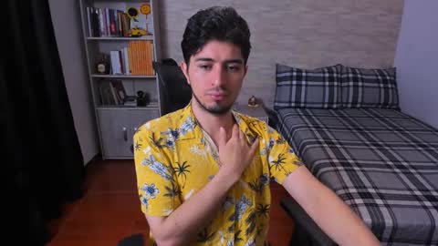 Snapshot of aaron_paul_ chatting on 11/19/25, 05:02 Aaron online show from 11/19/25, 05:02