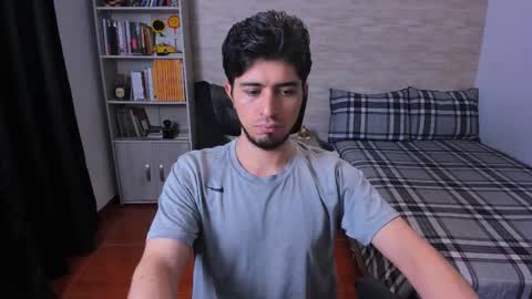 Snapshot of aaron_paul_ chatting on 11/25/25, 09:37 Aaron online show from 11/25/25, 09:37