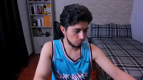 Snapshot of aaron_paul_ chatting on 11/28/25, 09:28 Aaron online show from 11/28/25, 09:28