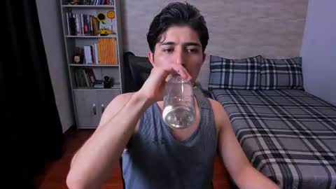 Snapshot of aaron_paul_ chatting on 12/01/25, 12:15 Aaron online show from 12/01/25, 12:15