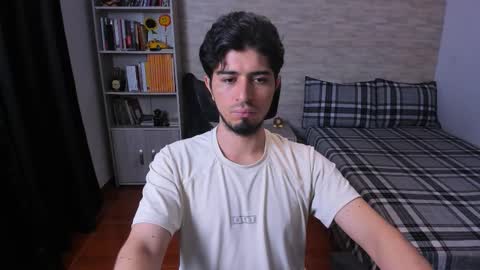 Snapshot of aaron_paul_ chatting on 12/17/25, 11:33 Aaron online show from 12/17/25, 11:33