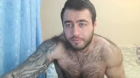 Snapshot of aaron_royal chatting on 12/18/24, 06:25 Davin tayl online show from 12/18/24, 06:25