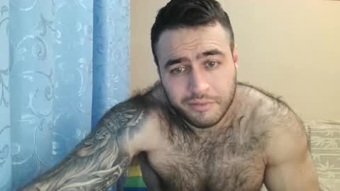 Snapshot of aaron_royal chatting on 01/27/25, 03:18 Davin tayl online show from 01/27/25, 03:18